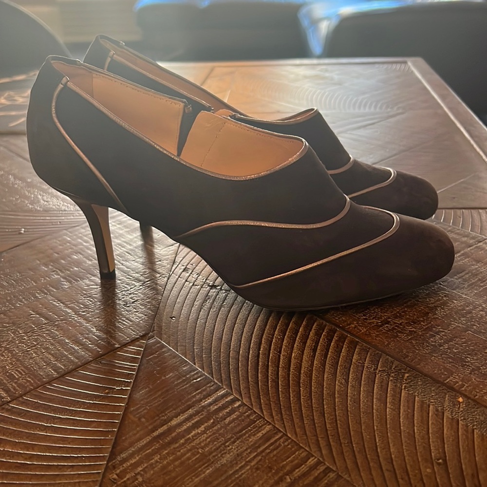NWOT Oscar de la Renta 39 suede Bootie / Pump